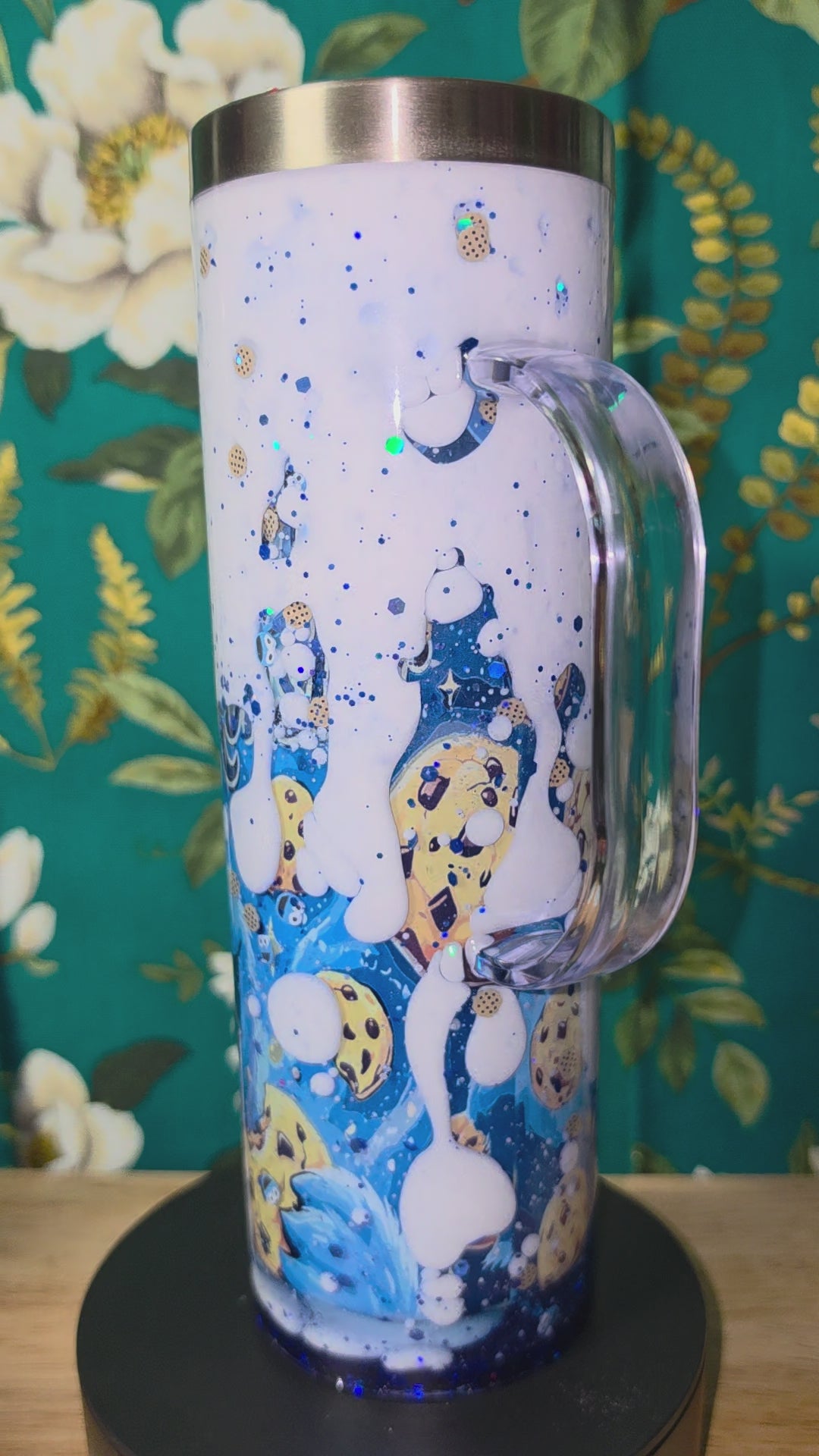 The Cookie with white milk lava 20z snow globe tumbler